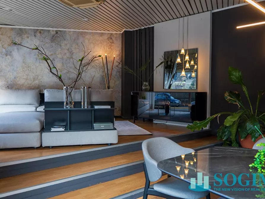 Immagine 14 di Negozio in vendita  in Via Milano a Como