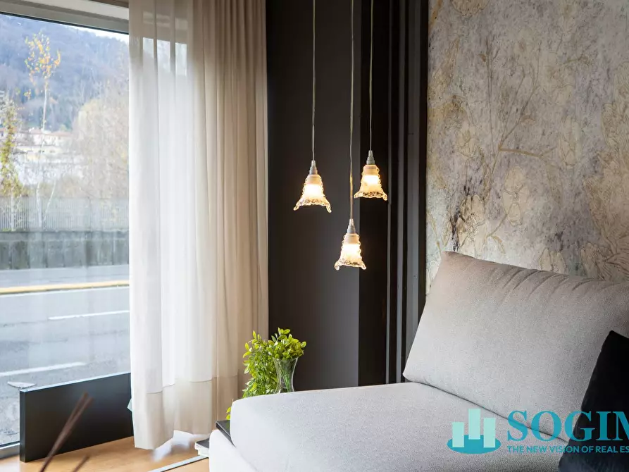 Immagine 16 di Negozio in vendita  in Via Milano a Como