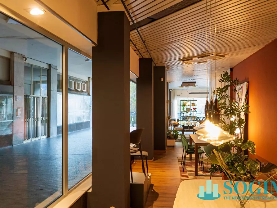 Immagine 9 di Negozio in vendita  in Via Milano a Como