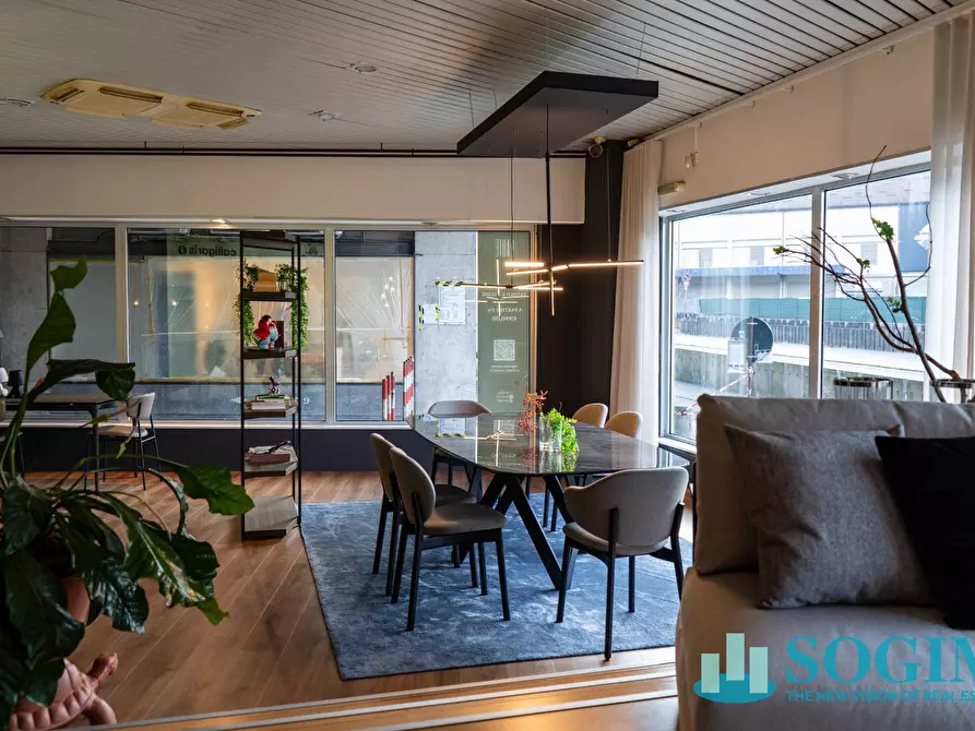 Immagine 17 di Negozio in vendita  in Via Milano a Como