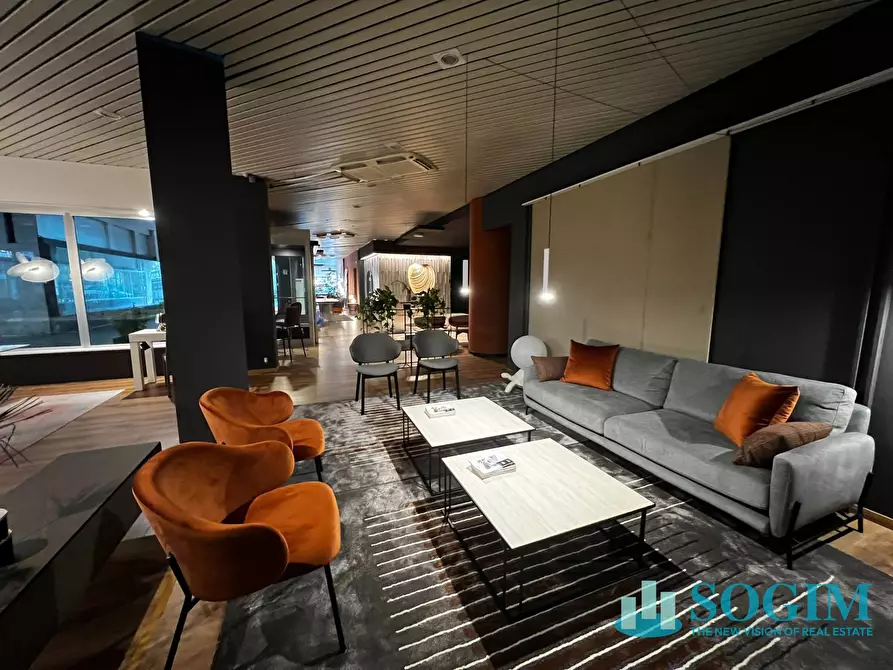 Immagine 21 di Negozio in vendita  in Via Milano a Como