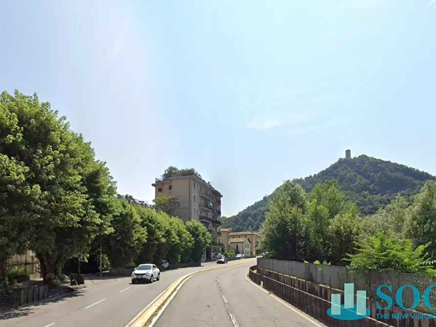 Immagine 2 di Magazzino in vendita  in via milano a Como