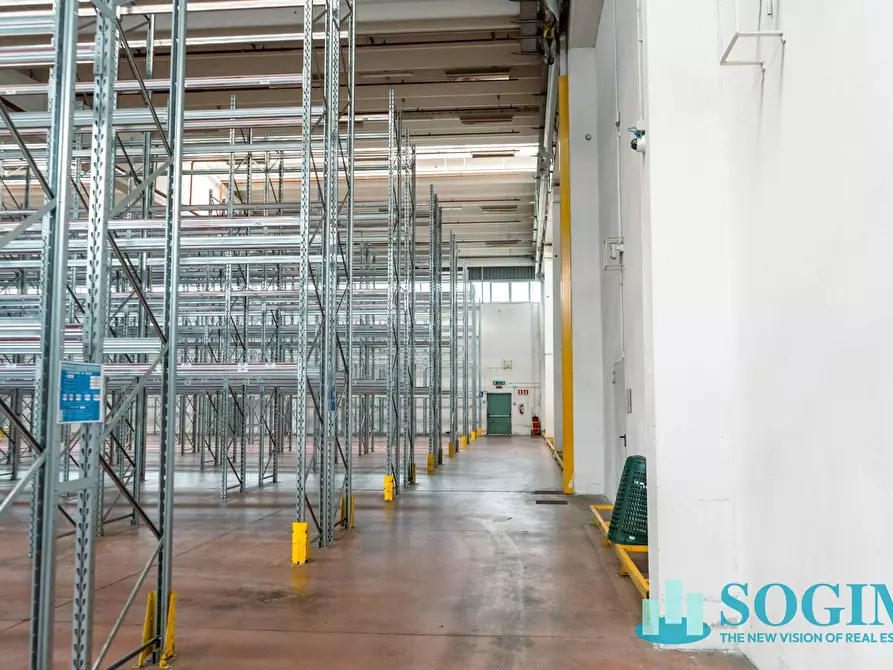 Immagine 9 di Capannone industriale in affitto  in Via Giovanni Paolo II 1 a Colverde