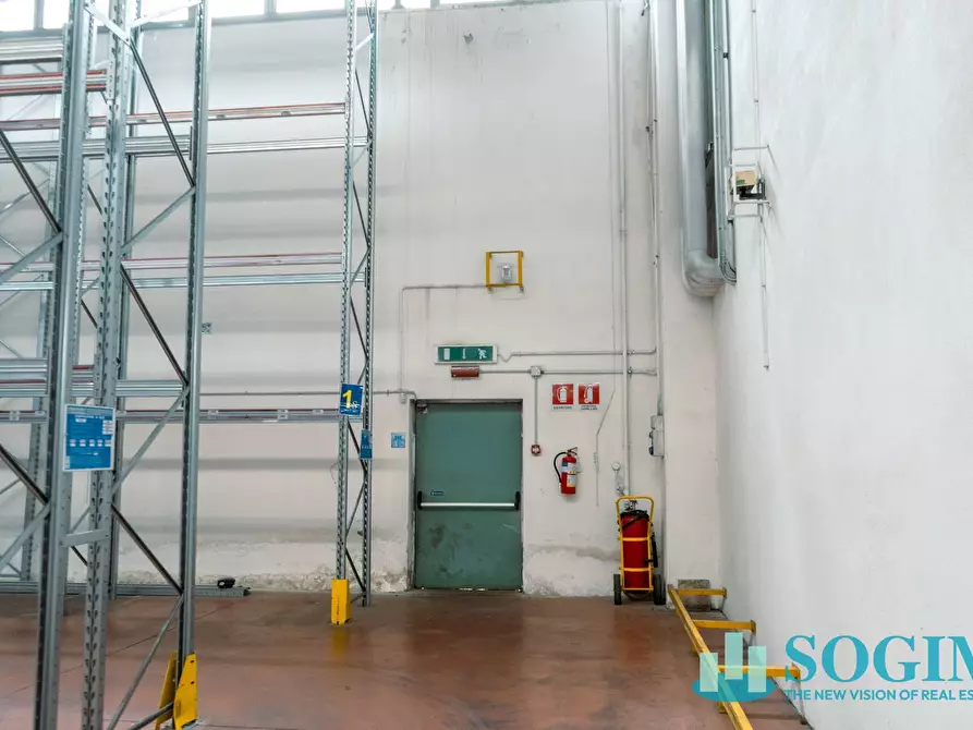 Immagine 11 di Capannone industriale in affitto  in Via Giovanni Paolo II 1 a Colverde
