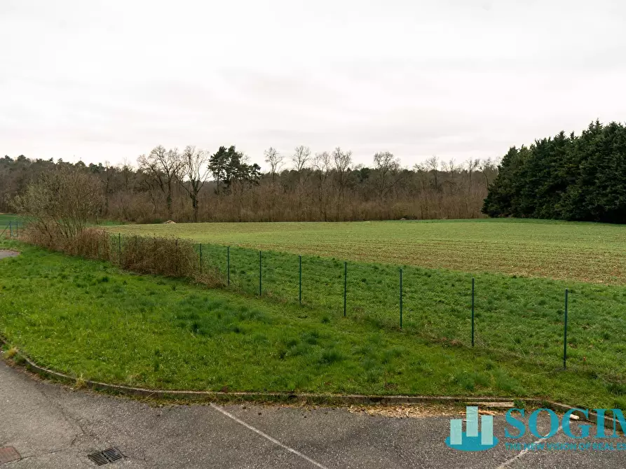 Immagine 2 di Locale commerciale in vendita  in Viale Trieste 14 a Olgiate Comasco