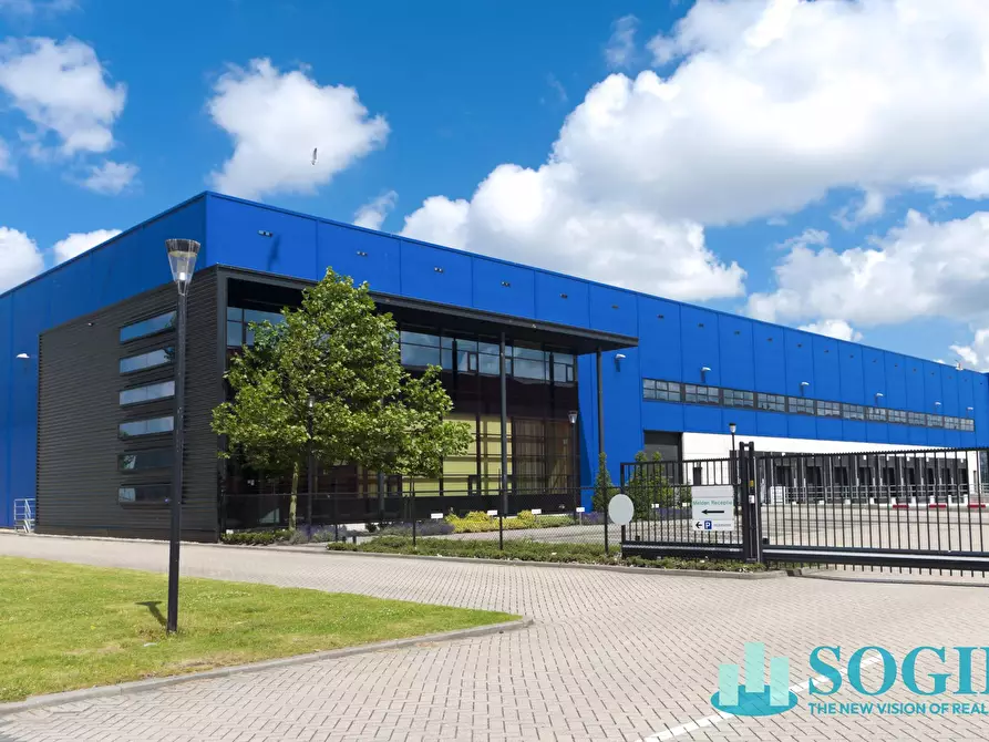 Immagine 11 di Locale commerciale in vendita  in Viale Trieste 14 a Olgiate Comasco