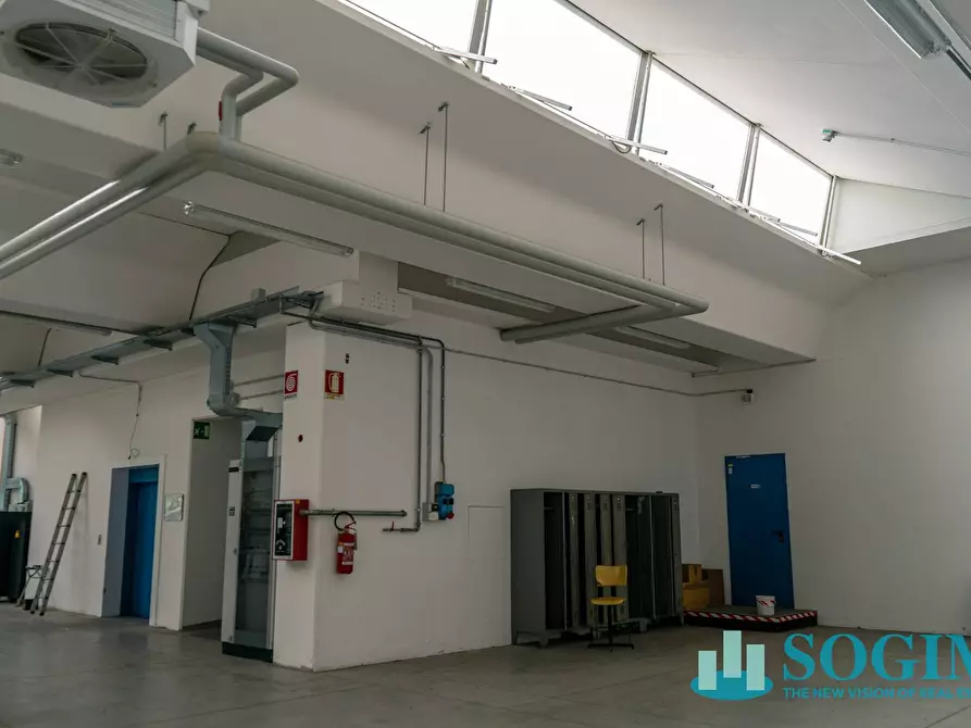 Immagine 7 di Capannone industriale in affitto  in Via Trieste 14 a Olgiate Comasco
