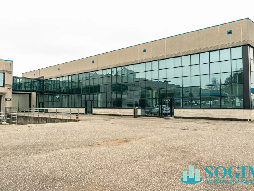 Immagine 1 di Capannone industriale in affitto  in Via Trieste 14 a Olgiate Comasco