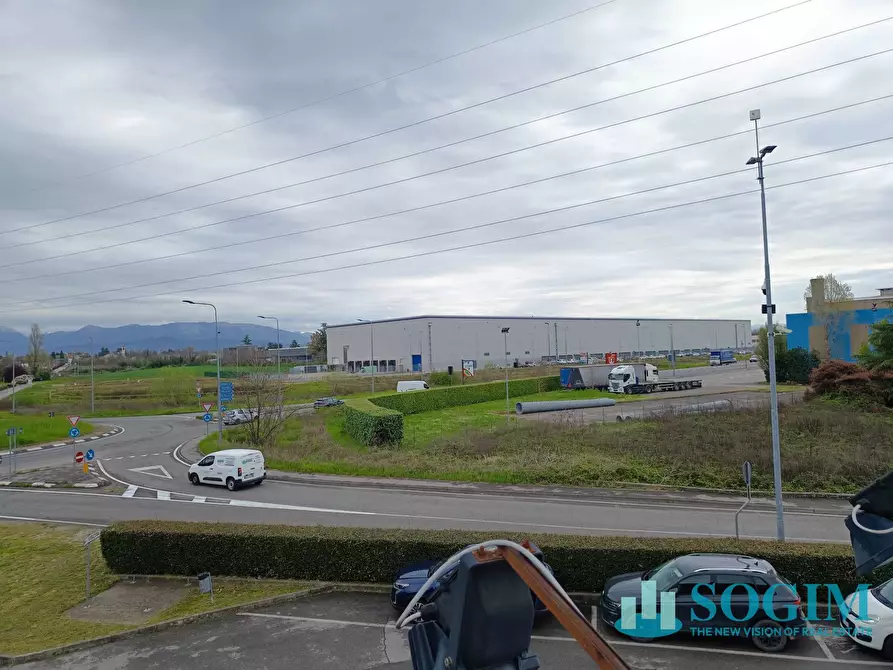 Immagine 3 di Negozio in affitto  in Via del Commercio 4 a Bellusco