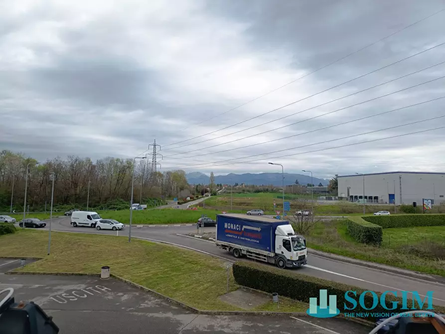 Immagine 6 di Negozio in affitto  in Via del Commercio 4 a Bellusco