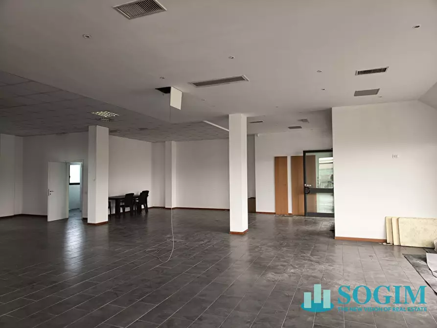 Immagine 15 di Negozio in affitto  in Via del Commercio 4 a Bellusco