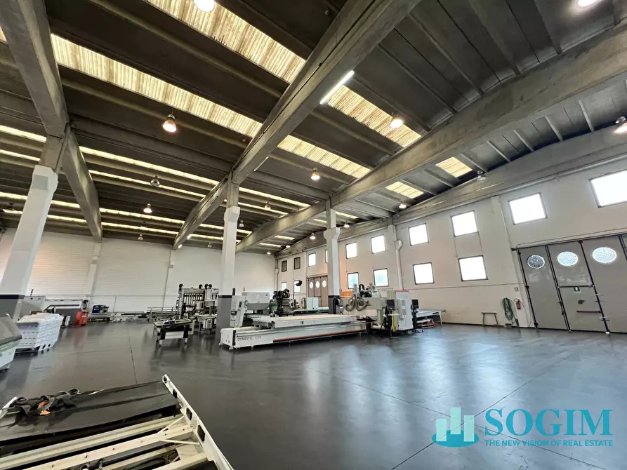 Immagine 1 di Capannone industriale in affitto  in via dell'artigianato 25 a Sesto Calende