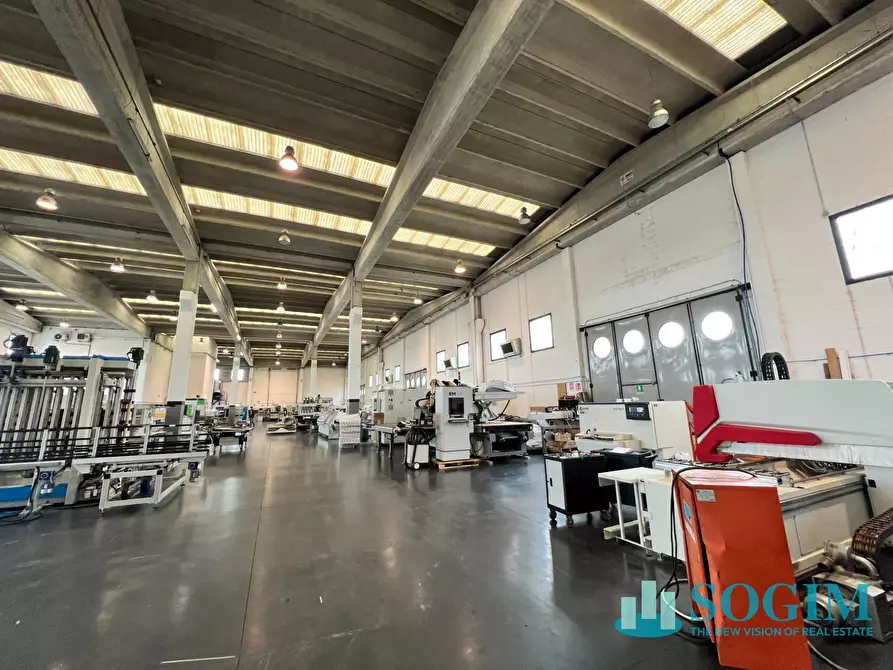 Immagine 9 di Capannone industriale in affitto  in via dell'artigianato 25 a Sesto Calende