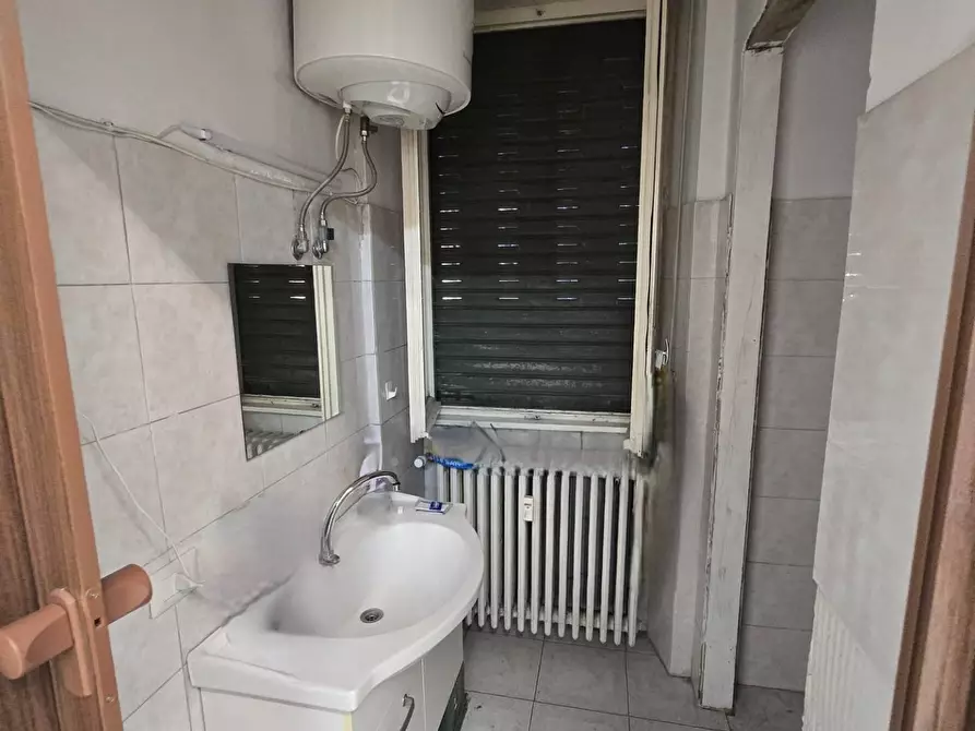 Immagine 12 di Negozio in vendita  in Via Padre Ravasi 16 a Sesto San Giovanni