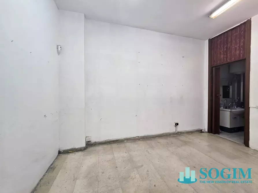 Immagine 11 di Negozio in vendita  in Via Padre Ravasi 16 a Sesto San Giovanni