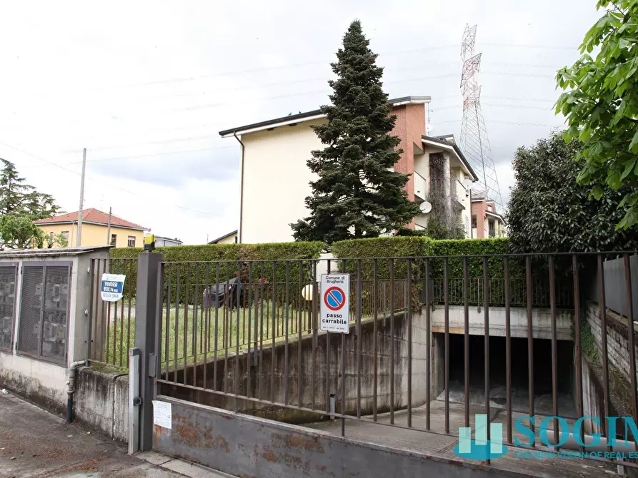 Immagine 1 di Magazzino in vendita  in Via Don Minzoni snc a Brugherio