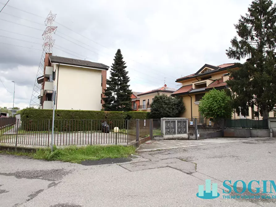 Immagine 2 di Magazzino in vendita  in Via Don Minzoni snc a Brugherio