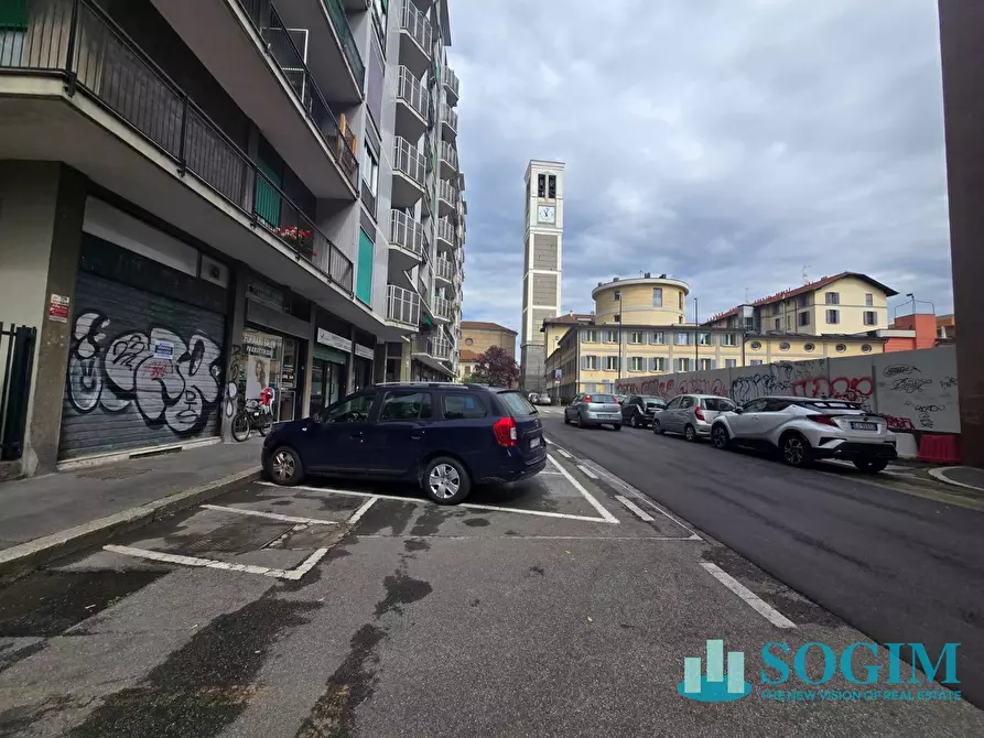 Immagine 14 di Negozio in vendita  in Via Padre Ravasi 16 a Sesto San Giovanni