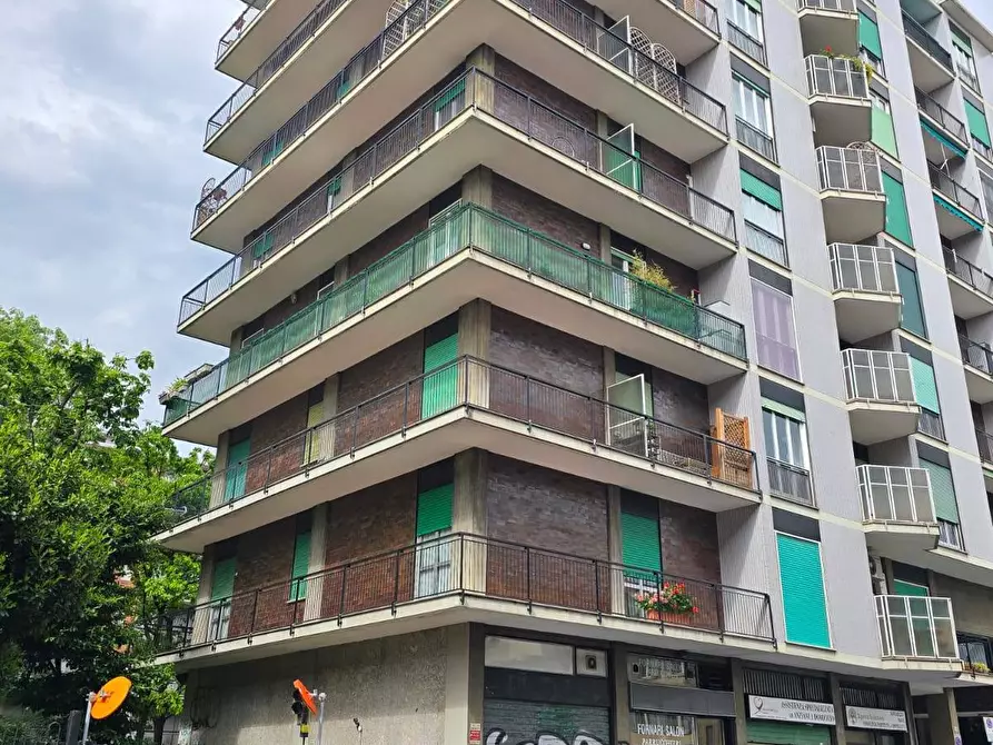 Immagine 16 di Negozio in vendita  in Via Padre Ravasi 16 a Sesto San Giovanni