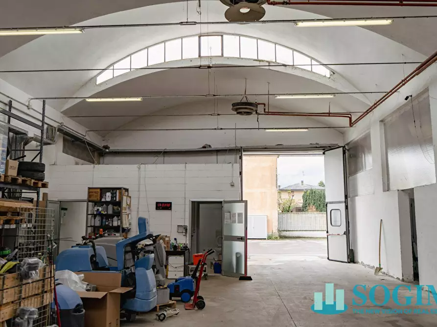 Immagine 3 di Capannone industriale in vendita  in Via Puccini 1 a Besano