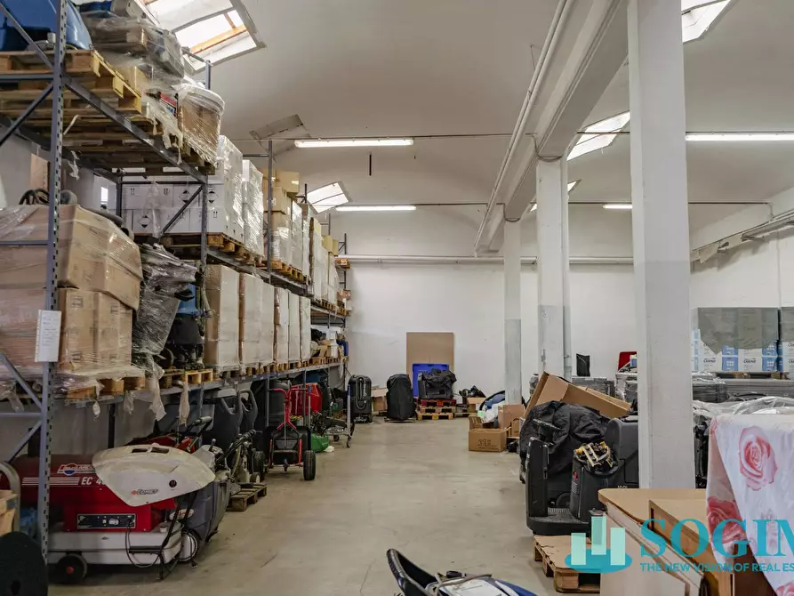 Immagine 6 di Capannone industriale in vendita  in Via Puccini 1 a Besano