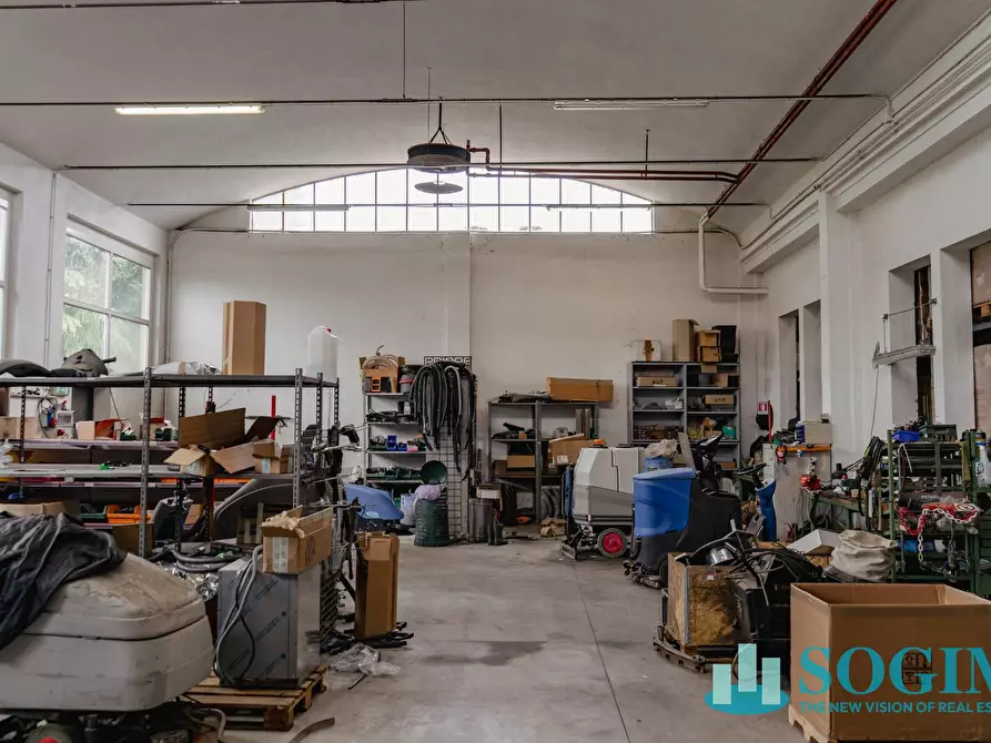 Immagine 9 di Capannone industriale in vendita  in Via Puccini 1 a Besano