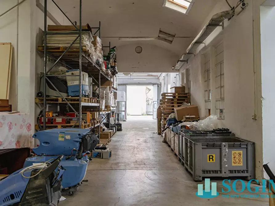 Immagine 11 di Capannone industriale in vendita  in Via Puccini 1 a Besano