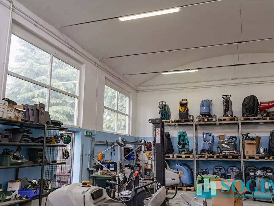 Immagine 12 di Capannone industriale in vendita  in Via Puccini 1 a Besano