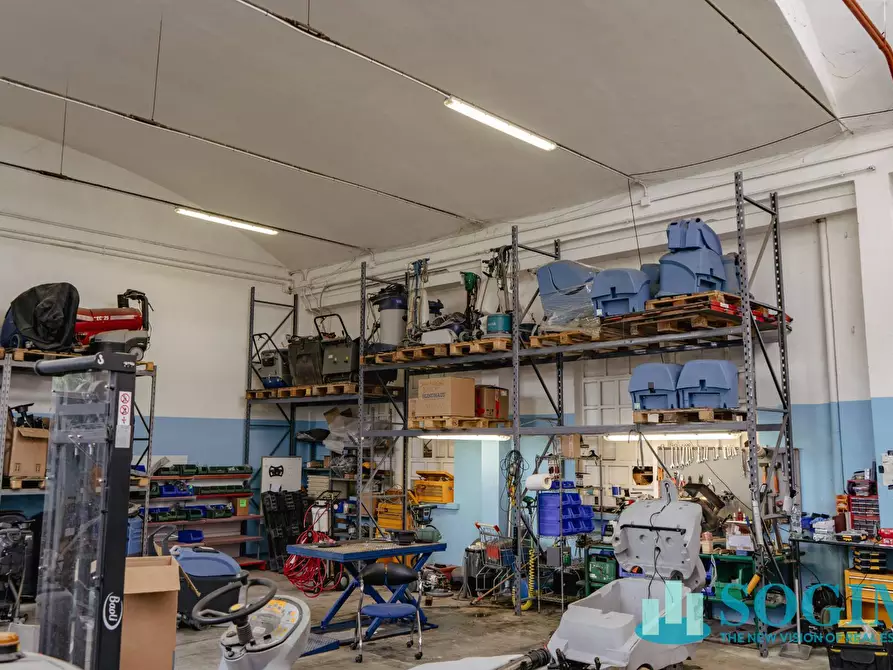 Immagine 14 di Capannone industriale in vendita  in Via Puccini 1 a Besano