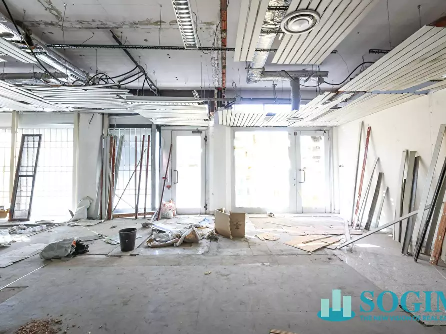 Immagine 8 di Locale commerciale in vendita  in via trieste 180 a Limbiate