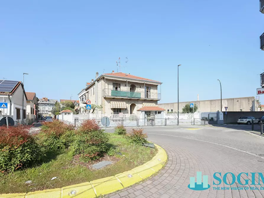 Immagine 16 di Locale commerciale in vendita  in via trieste 180 a Limbiate