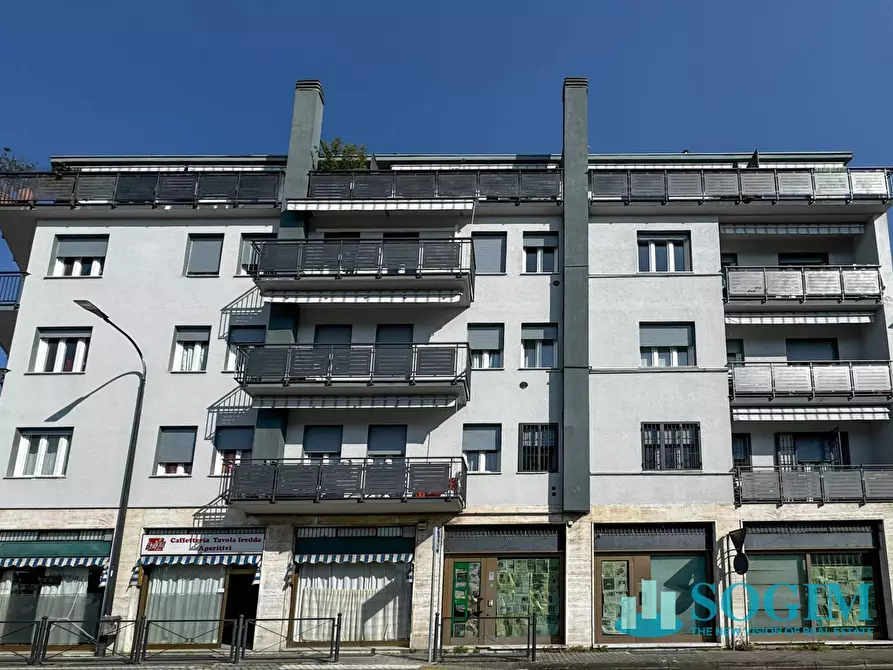 Immagine 1 di Locale commerciale in vendita  in via trieste 180 a Limbiate