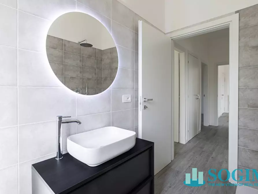 Immagine 15 di Appartamento in vendita  in Via Asti 8 a Seregno