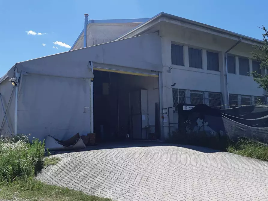Immagine 2 di Capannone industriale in affitto  a Busto Arsizio