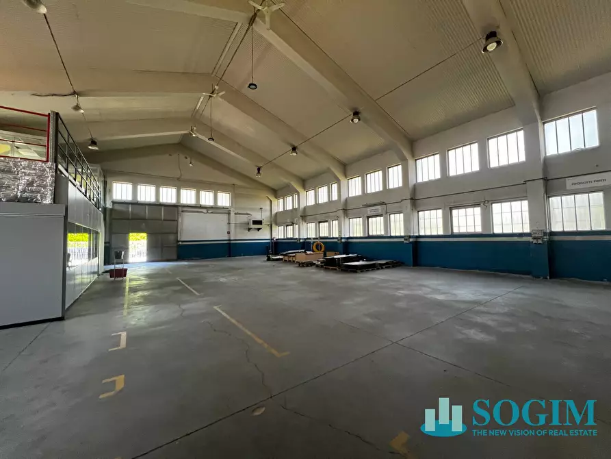 Immagine 6 di Capannone industriale in affitto  a Busto Arsizio