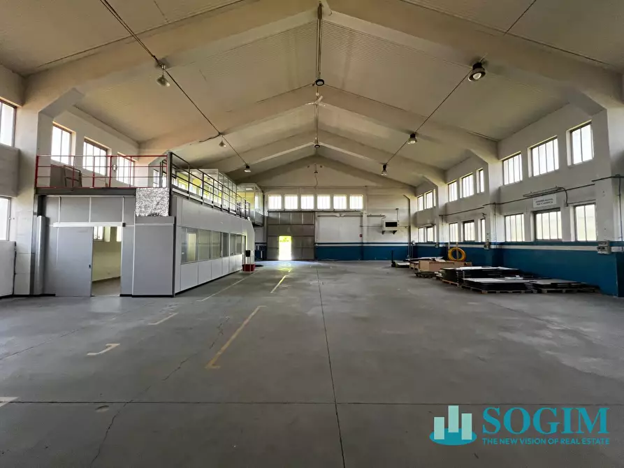 Immagine 7 di Capannone industriale in affitto  a Busto Arsizio