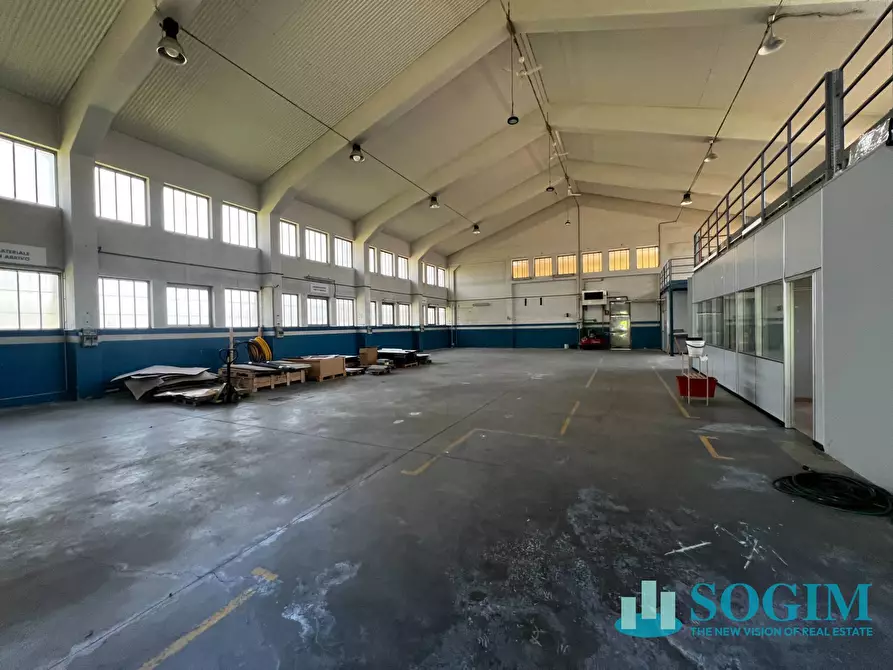 Immagine 9 di Capannone industriale in affitto  a Busto Arsizio