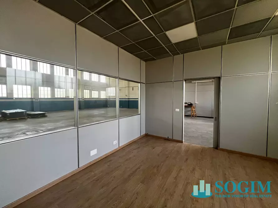 Immagine 12 di Capannone industriale in affitto  a Busto Arsizio