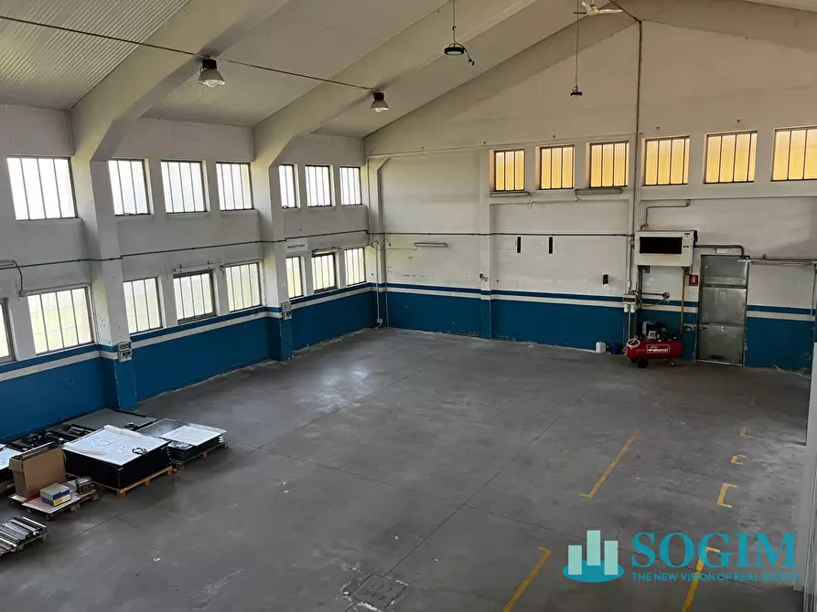 Immagine 13 di Capannone industriale in affitto  a Busto Arsizio