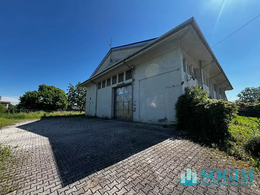 Immagine 1 di Capannone industriale in affitto  a Busto Arsizio