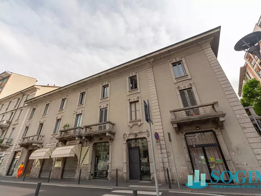 Immagine 1 di Locale commerciale in affitto  in Piazza Petazzi 31-32 a Sesto San Giovanni