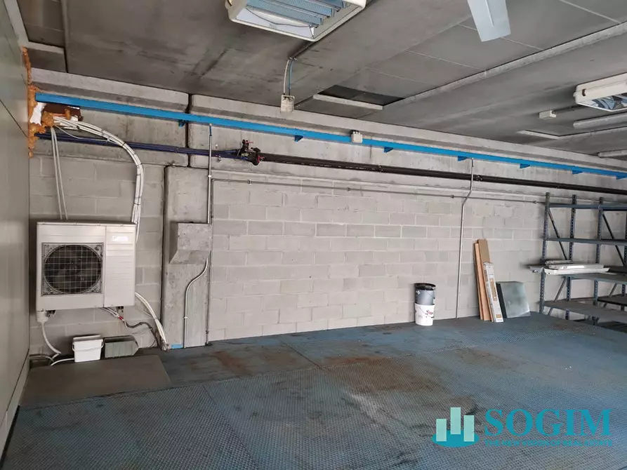 Immagine 9 di Laboratorio in vendita  in Via Budriago 17 a Carvico