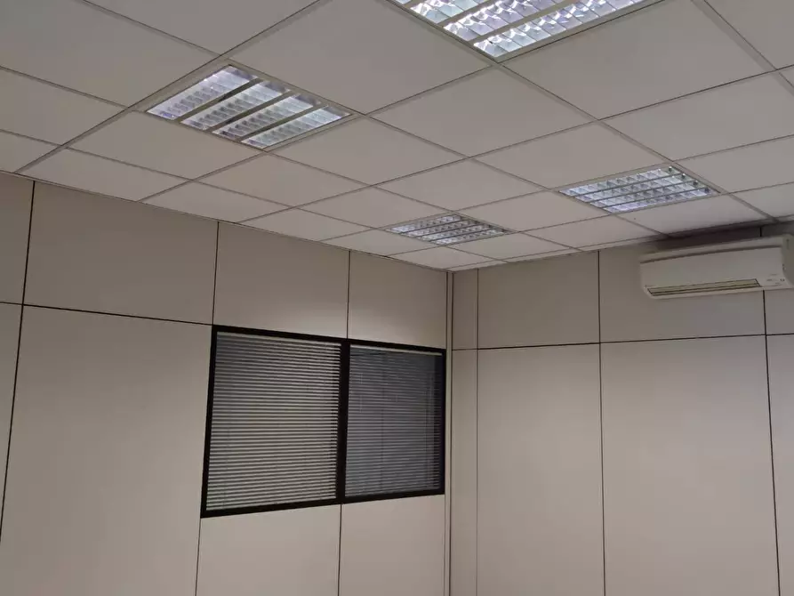 Immagine 14 di Laboratorio in vendita  in Via Budriago 17 a Carvico