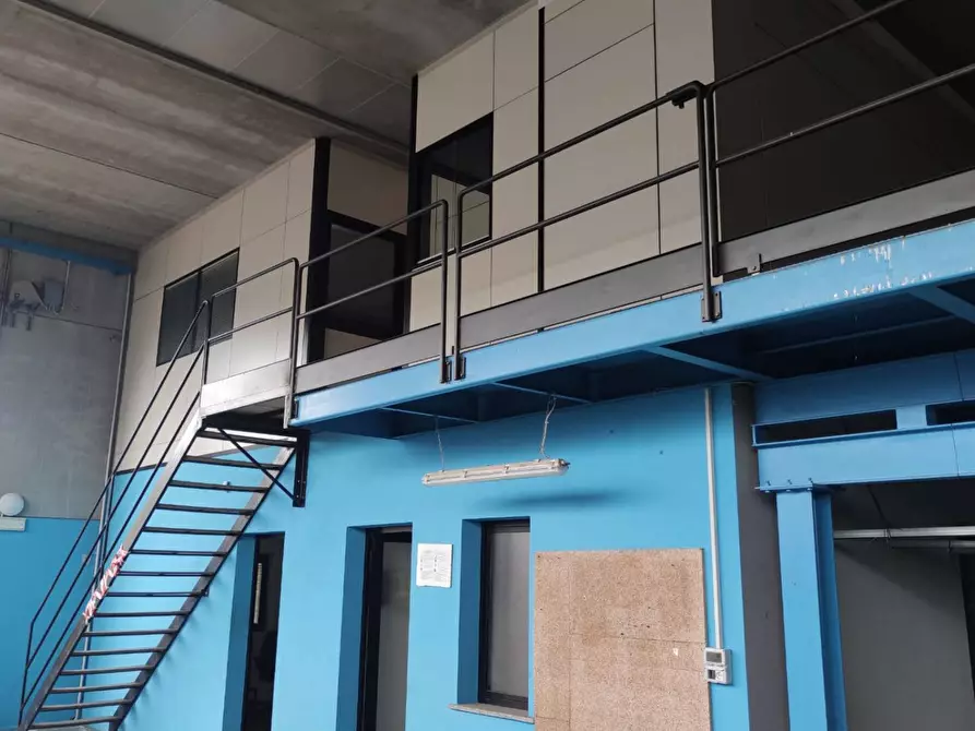 Immagine 3 di Laboratorio in vendita  in Via Budriago 17 a Carvico