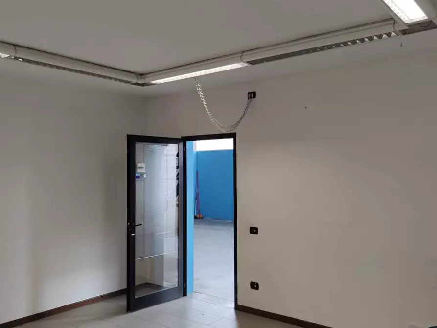 Immagine 25 di Laboratorio in vendita  in Via Budriago 17 a Carvico