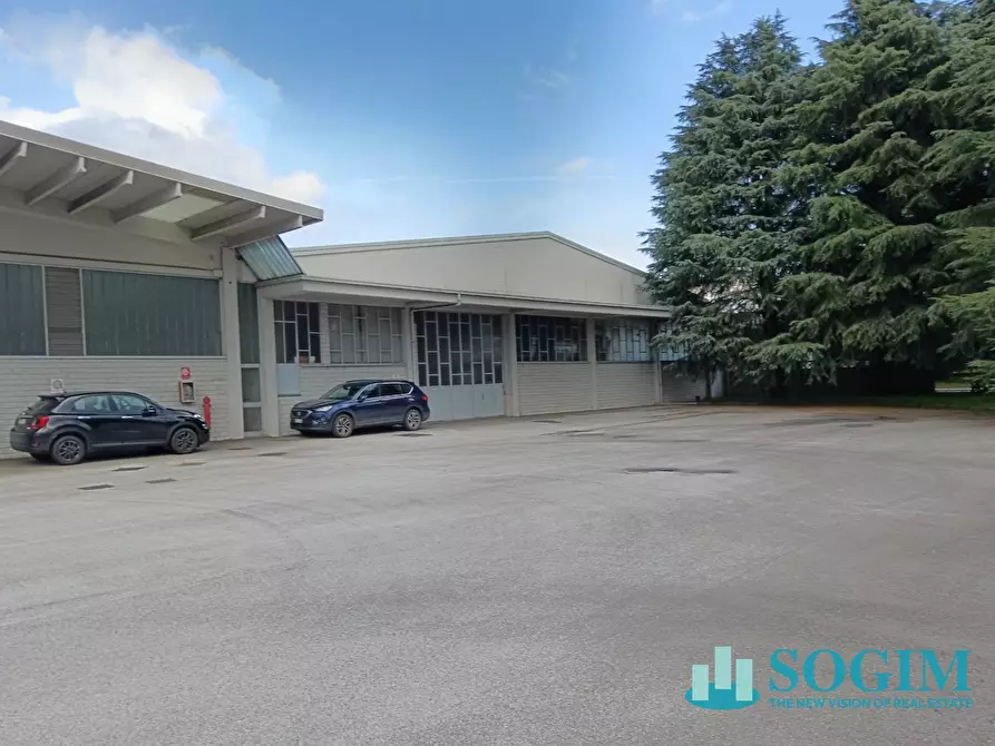 Immagine 2 di Capannone industriale in vendita  in Via Milano a Cabiate