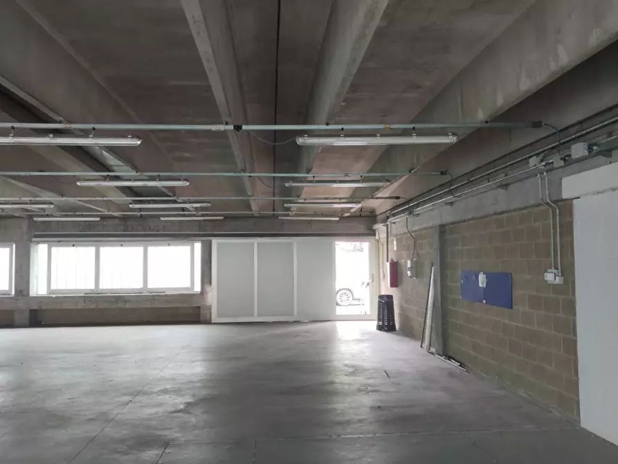 Immagine 2 di Laboratorio in vendita  in Via Ugo Foscolo 134 a Gandino