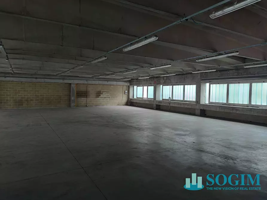 Immagine 3 di Laboratorio in vendita  in Via Ugo Foscolo 134 a Gandino