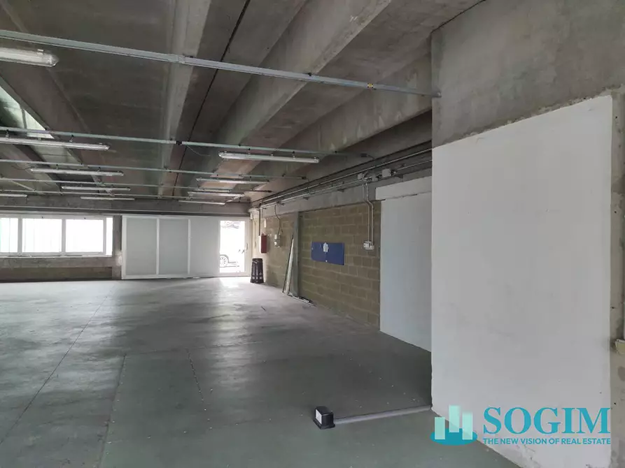 Immagine 8 di Laboratorio in vendita  in Via Ugo Foscolo 134 a Gandino