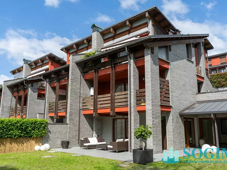 Immagine 19 di Appartamento in vendita  in Via Strambio a Eupilio